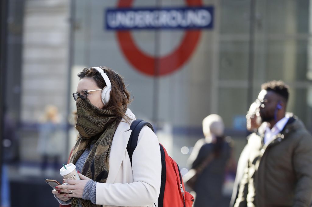 Παίζει με τις ζωές μας ο Τζόνσον, λένε Ελληνες στο Λονδίνο