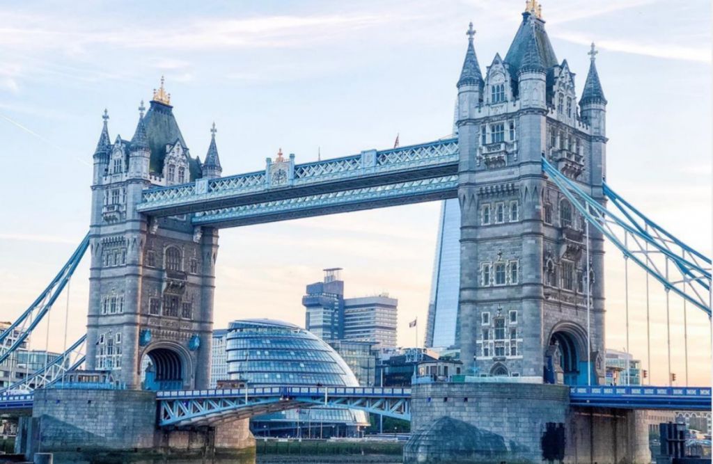 Αγγλία: Σηκώνεται η κρεμαστή γέφυρα και κλείνει ο Πύργος του Λονδίνου