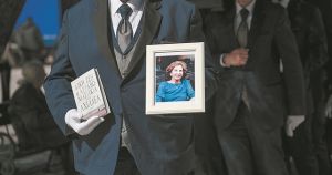 «Μια ηρωίδα που πατούσε στη γη»