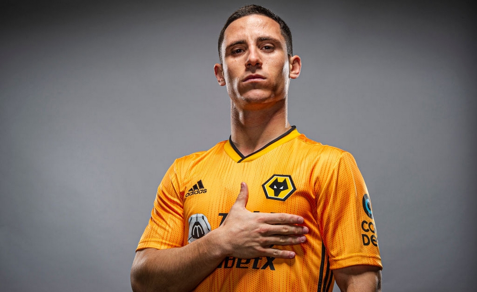 Γουλβς: Με δύο απουσίες αλλά και Ποντένσε στην Αθήνα