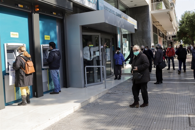 Παγώνει έως 9 μήνες τις δόσεις των δανείων