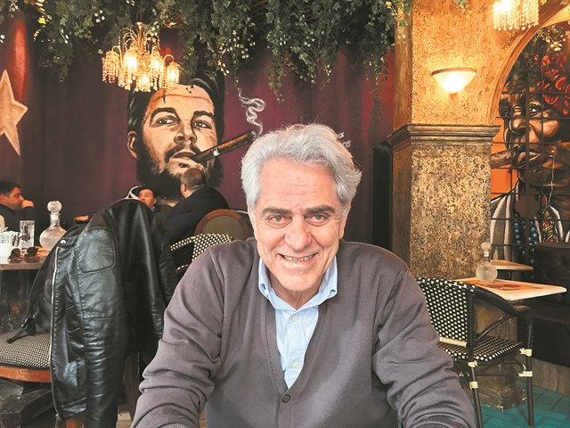 «Ζούμε μια εποχή που αναδιοργανώνεται το χάος»