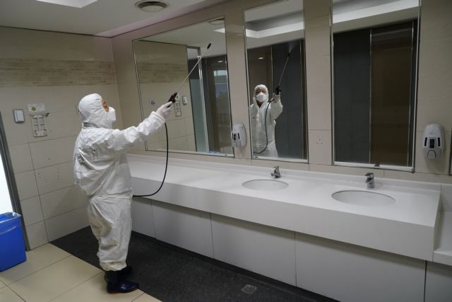 Κορωνοϊός : Πώς εξαλείφεται ο ιός από τουαλέτες και νιπτήρες