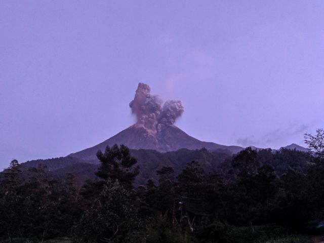 Ινδονησία : Προβλήματα στις πτήσεις ύστερα από ισχυρή έκρηξη ηφαιστείου