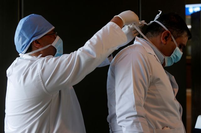 Κορωνοϊός: Σύσκεψη στο υπ. Υγείας για λήψη νέων έκτακτων μέτρων