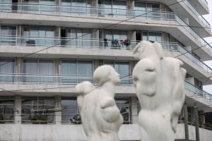 Βίντεο του MEGA μέσα από το ξενοδοχείο της καραντίνας