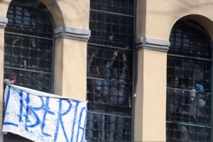 Κορωνοϊός: Συνεχίζονται οι εξεγέρσεις στις ιταλικές φυλακές