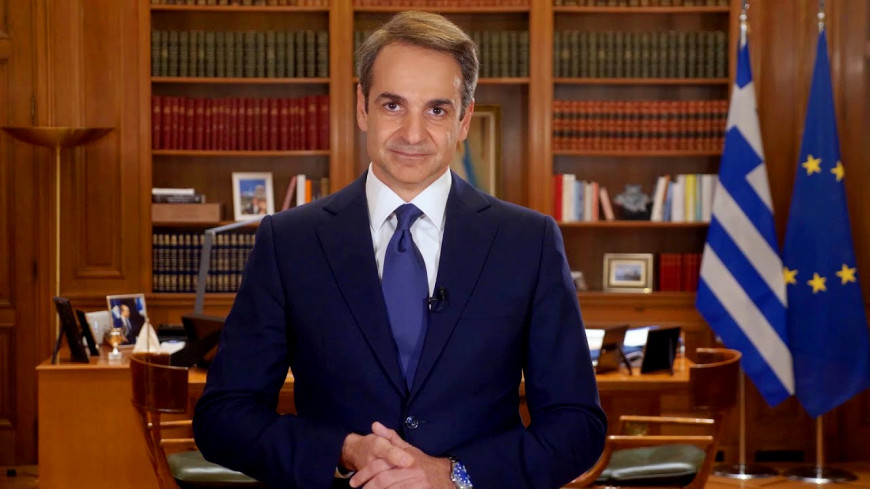 Mitsotakis rallies ctizens behind public health measures, asks archbishop to help stem COVID-19 in churches