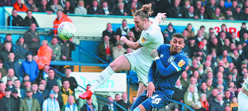 Η Λιντς κρατάει την πρωτιά