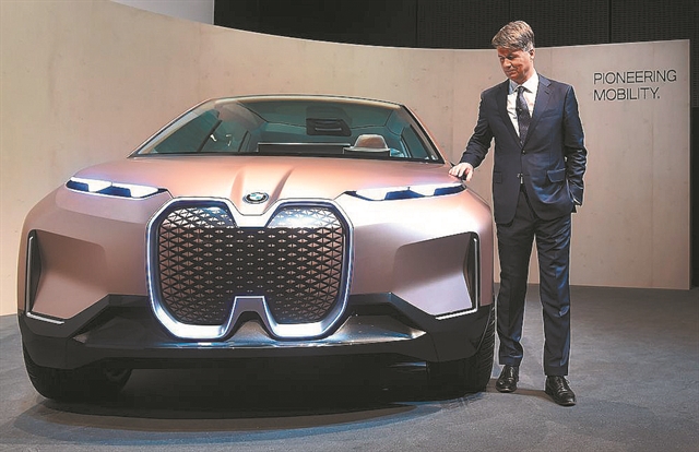 BMW: Ανοδος στα ηλεκτρικά έως το 2025