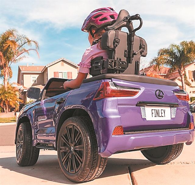 Ειδικό αυτοκινητάκι για παιδιά με παράλυση