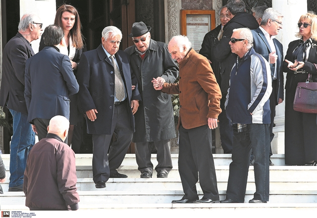 Η ερυθρόλευκη οικογένεια αποχαιρέτησε τον Λεωνίδα Θεοδωρακάκη
