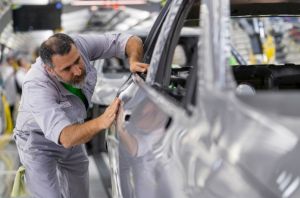 Αυτοκινητοβιομηχανία: Σε κίνδυνο 100.000 θέσεις εργασίας λόγω της πανδημίας