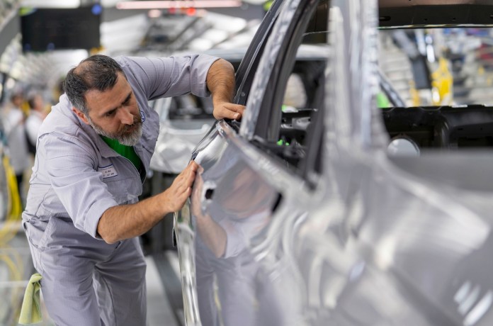 Αυτοκινητοβιομηχανία: Σε κίνδυνο 100.000 θέσεις εργασίας λόγω της πανδημίας