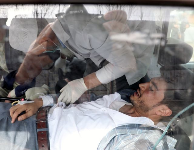 Μακελειό στο Αφγανιστάν με 27 νεκρούς από επίθεση σε τελετή στην Καμπούλ