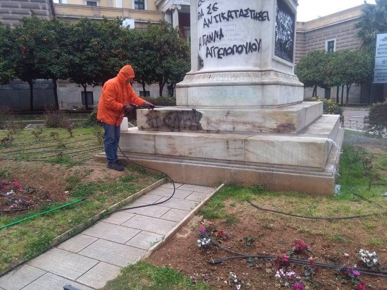 Αγνωστοί βανδάλισαν τον ανδριάντα του Κολοκοτρώνη