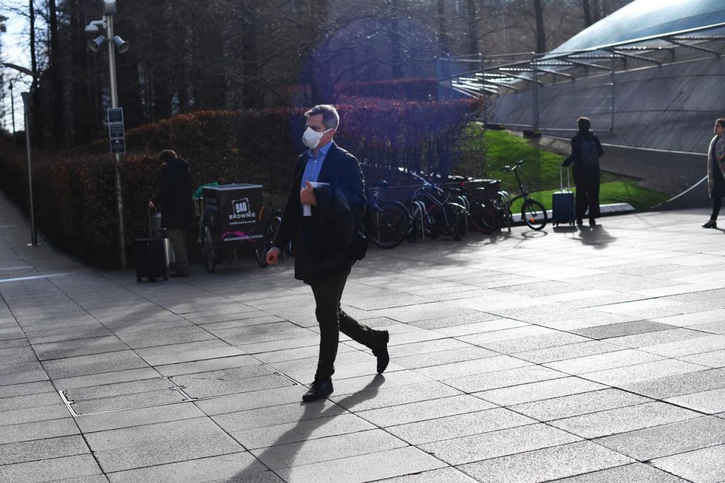 Απαγόρευση κυκλοφορίας στη Βρετανία: Θα χαθούν πολλές ζωές είπε ο Τζόνσον