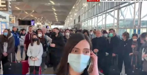 Εγκλωβισμένοι Έλληνες φοιτητές και οικογένειες σε αεροδρόμιο του Λονδίνου