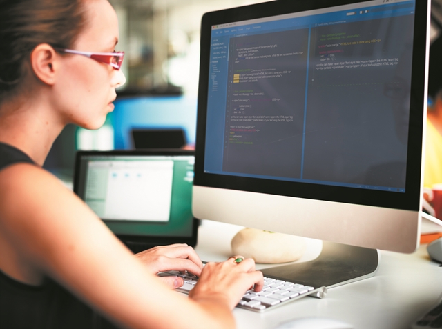 Στροφή επιχειρήσεων στην εργασία από το σπίτι