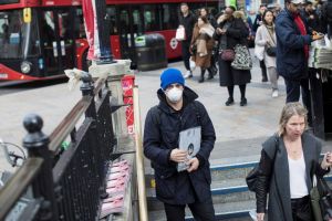 Γιατί η Βρετανία διαλέγει διαφορετικό δρόμο για την αντιμετώπιση του κοροναϊού;