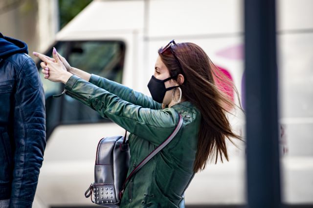 Μετάληψη και κλειστά σχολεία: Πώς βλέπουν οι Έλληνες τα νέα δεδομένα