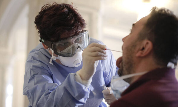 Κοροναϊός : Έλεγχοι κατ΄ οίκον σε ύποπτα κρούσματα