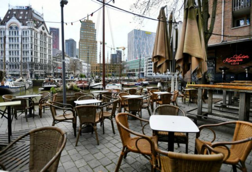 Ακόμη 15 νεκροί στην Ολλανδία -Αυξήθηκαν κατά 346 τα νέα κρούσματα