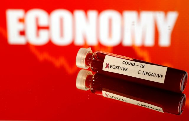 Σταϊκούρας: Αντέχουμε 2-3 μήνες χωρίς μαξιλάρι και περικοπές μισθών