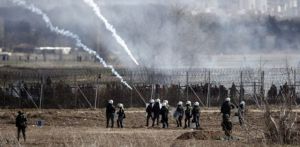 Δημοσκόπηση: Τι λένε οι Έλληνες για κορωνοϊό, μεταναστευτικό και πρόθεση ψήφου