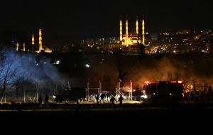 Κόλαση φωτιάς στον Εβρο: Σήκωσαν όπλο κατά Ελλήνων αστυνομικών