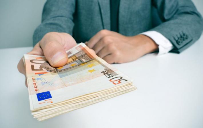 Κοροναϊός : Τι πρέπει να κάνετε για να λάβετε τα 800 ευρώ
