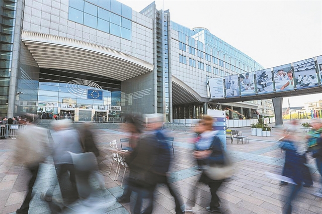 Θέσεις γραμματέων και βοηθών γραφείου στην Ευρωπαϊκή Ενωση