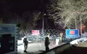 Έβρος : Ολονύχτιες επιθέσεις από την τουρκική πλευρά με ριπές, δακρυγόνα και εκρήξεις