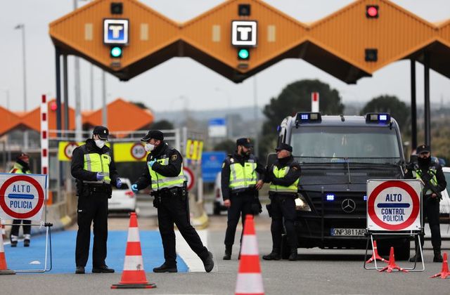 Πάνω από 205.000 τα κρούσματα, πάνω από 8.300 τα θύματα