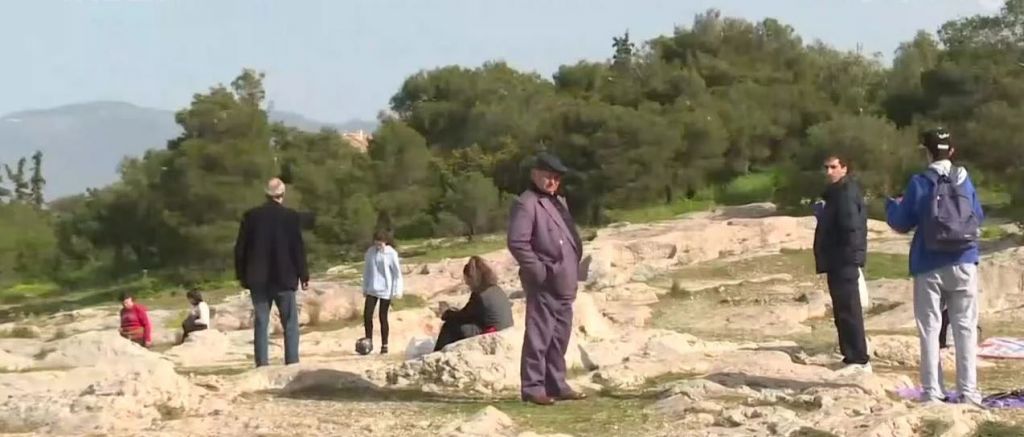 Καθαρά Δευτέρα : Άδειος ο λόφος του Φιλοπάππου
