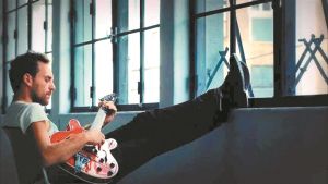 Συναυλίες από το σαλόνι σε Λονδίνο και Χαλκιδική