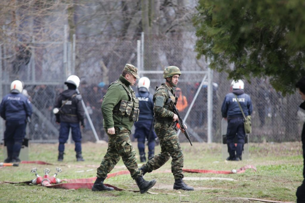 Νέα επεισόδια στον Έβρο: Πετροπόλεμος και χημικά