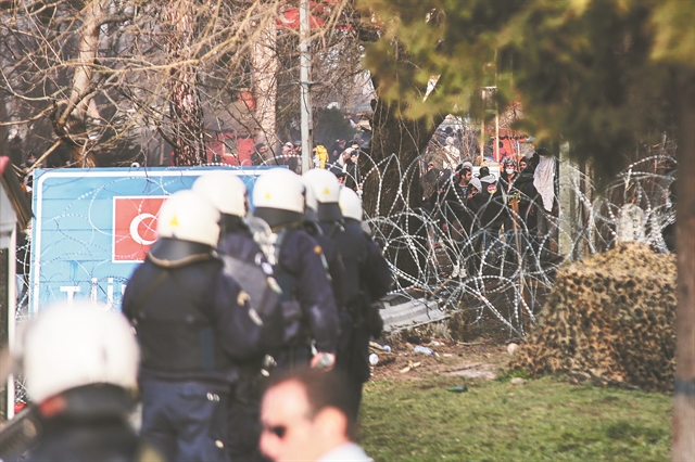 Το όπλο και το δάχτυλο