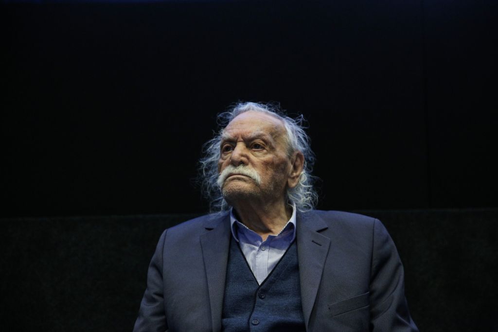 Μανώλης Γλέζος: Ένα τελευταίο αντίο από τα μπαλκόνια μας