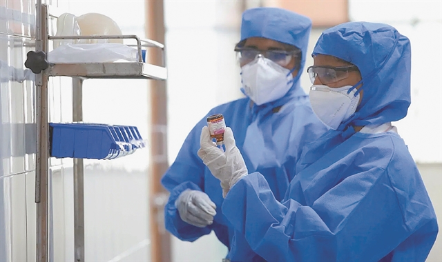 Ελληνες επιστήμονες δοκιμάζουν φάρμακα