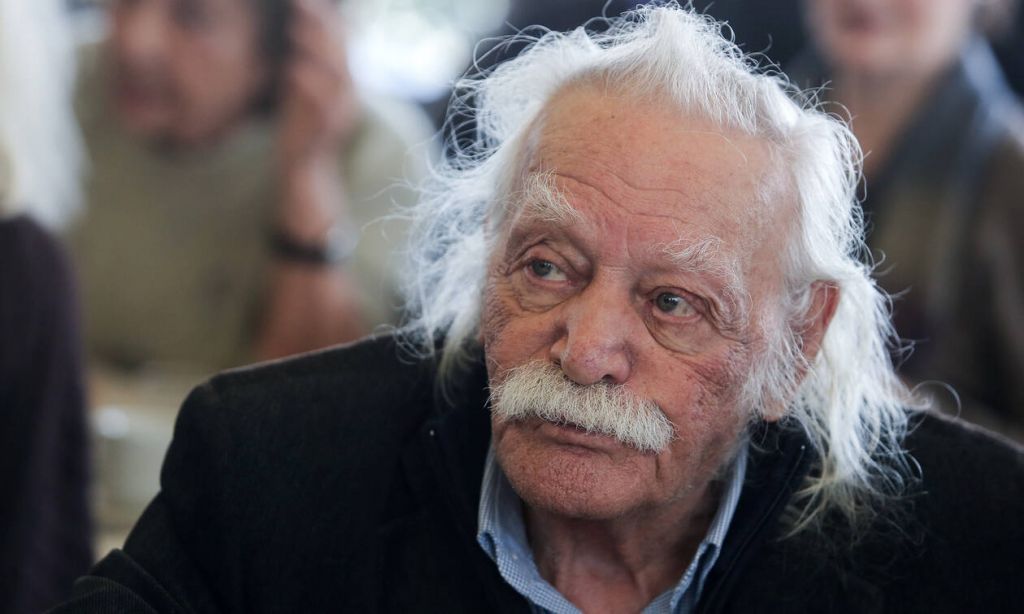 Σε στενό οικογενειακό κύκλο η κηδεία του Μανώλη Γλέζου