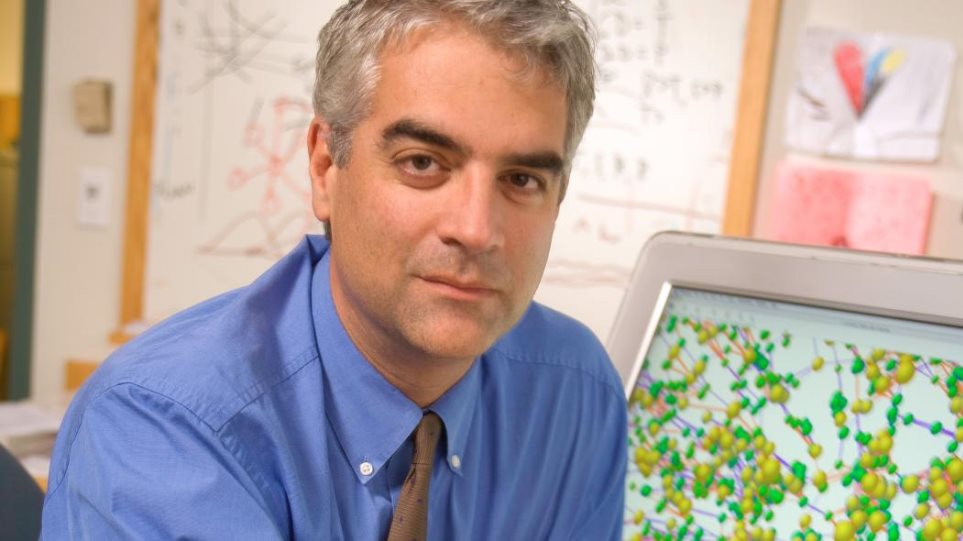 Καθηγητής του Γέιλ απευθύνεται στους Έλληνες : «Δεν θέλω να κλάψω τη Ρωμιοσύνη»