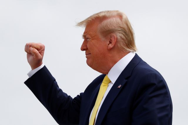 Καθησυχάζει ο Τραμπ μετά το κραχ στην Wall Street