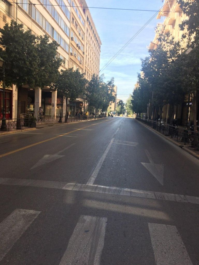 Έρημη πόλη η Αθήνα λόγω κοροναϊού