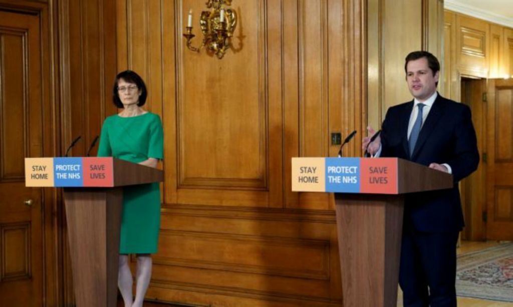 Κοροναϊός : «Τα περιοριστικά μέτρα στη Βτρετανία θα μπορούσαν να κρατήσουν 6 μήνες»