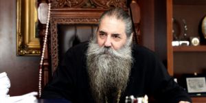 Μητροπολίτης Πειραιώς : Δεν κινδυνεύουμε από τη Θεία Κοινωνία