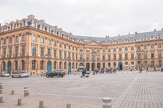 Το Παρίσι… κρατάει ακόμη