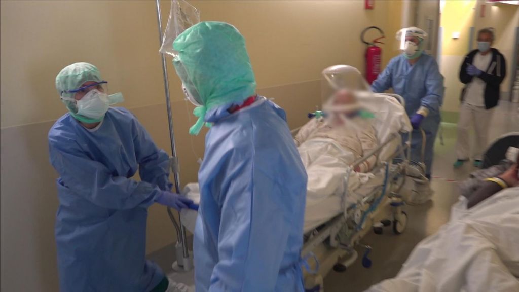 Κοροναϊός – Ιταλία: Συγκλονιστικές εικόνες από νοσοκομείο στο Μπέργκαμο – «Ετοιμαστείτε!» λένε οι γιατροί