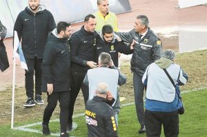 Οκτώ μήνες εκτός