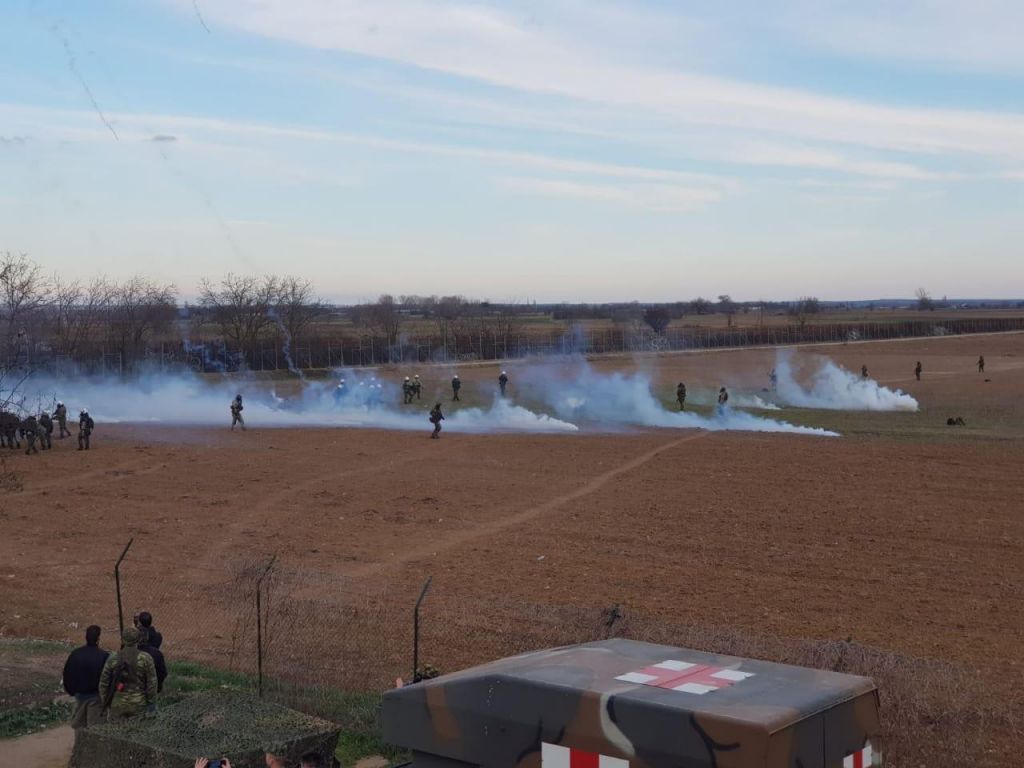 Βίντεο – ντοκουμέντα με Τούρκους που πετούν χημικά στον Έβρο ξεμπροστιάζουν τον Ερντογάν